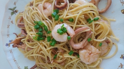 昨日のイカゲソアヒージョが余ってたので、エビを足して作りました(*^^*)美味しいです！有難う御座いました。