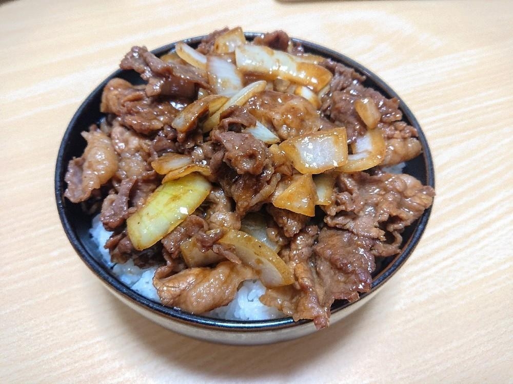 簡単男飯！ボリューム満点焼肉牛丼