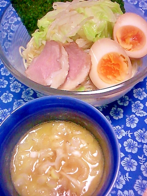 味噌バター入りめんつゆで　つけ麺