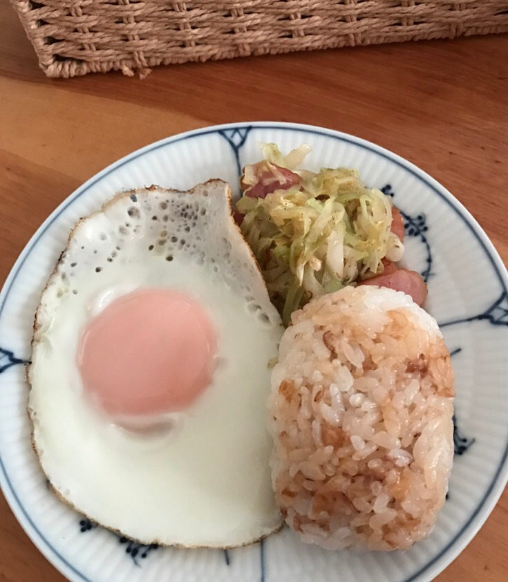 オカカおむすびの朝ごはんプレート