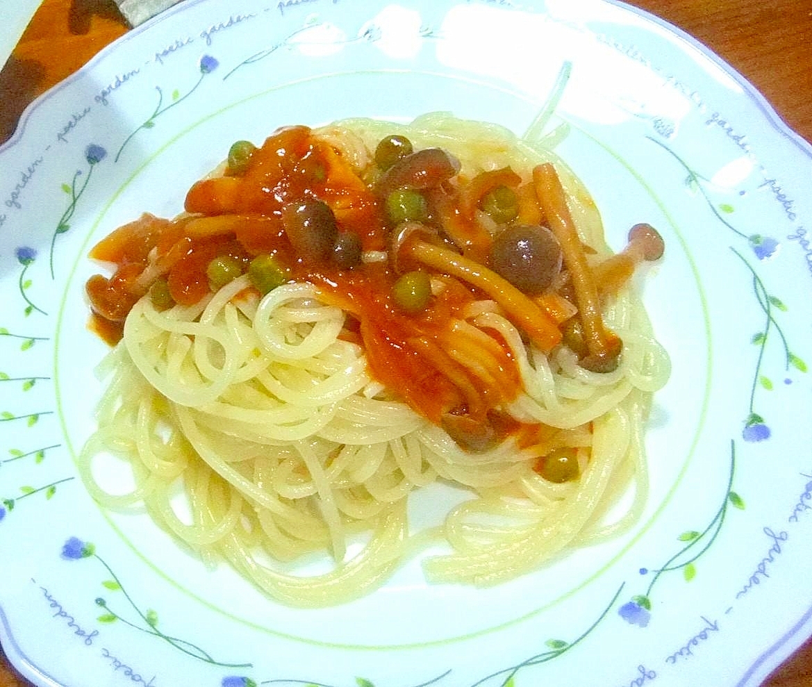 シメジとグリーンピースのパスタ