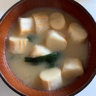 焼き麩とわかめの味噌汁