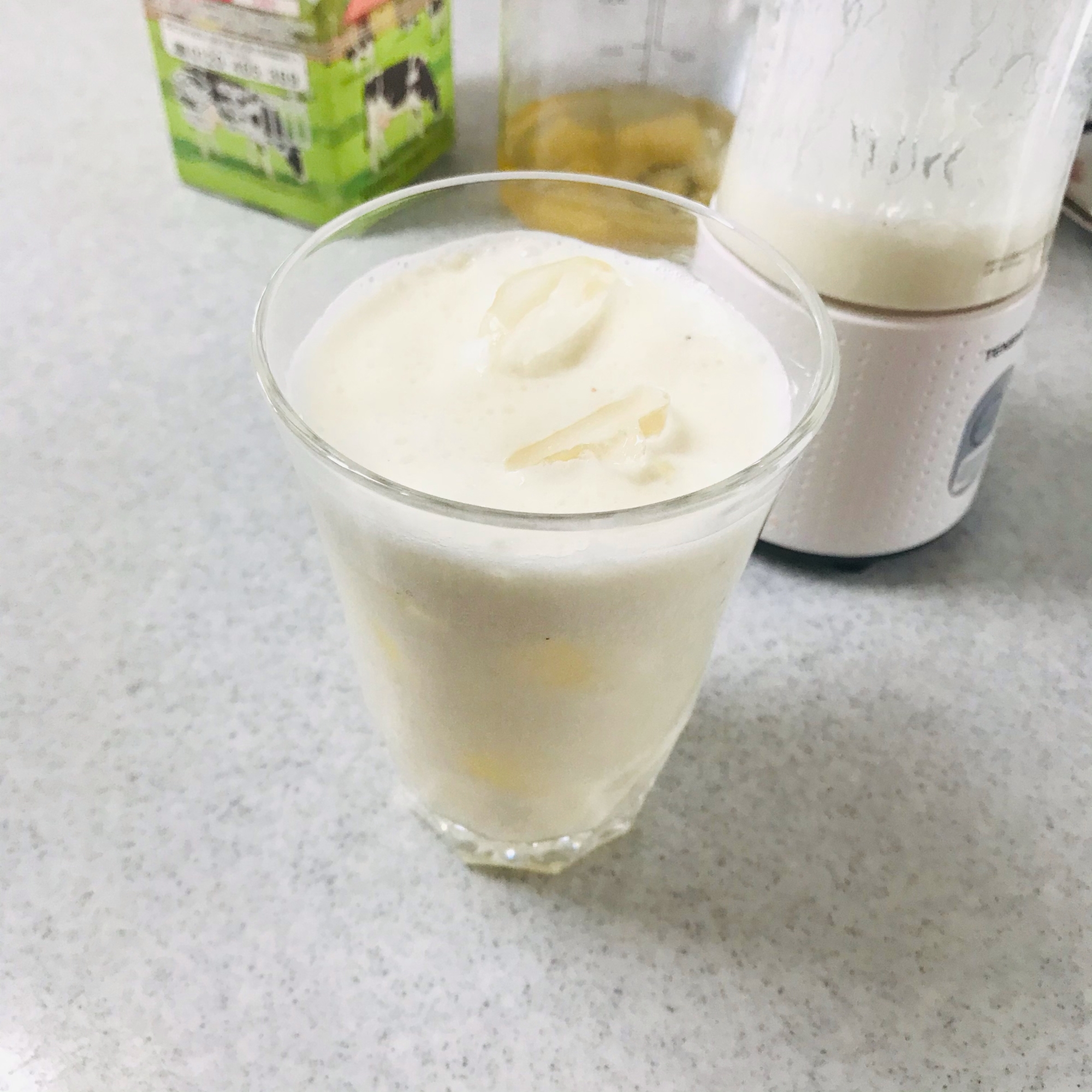 キウイパイン酢の実と牛乳のジュース