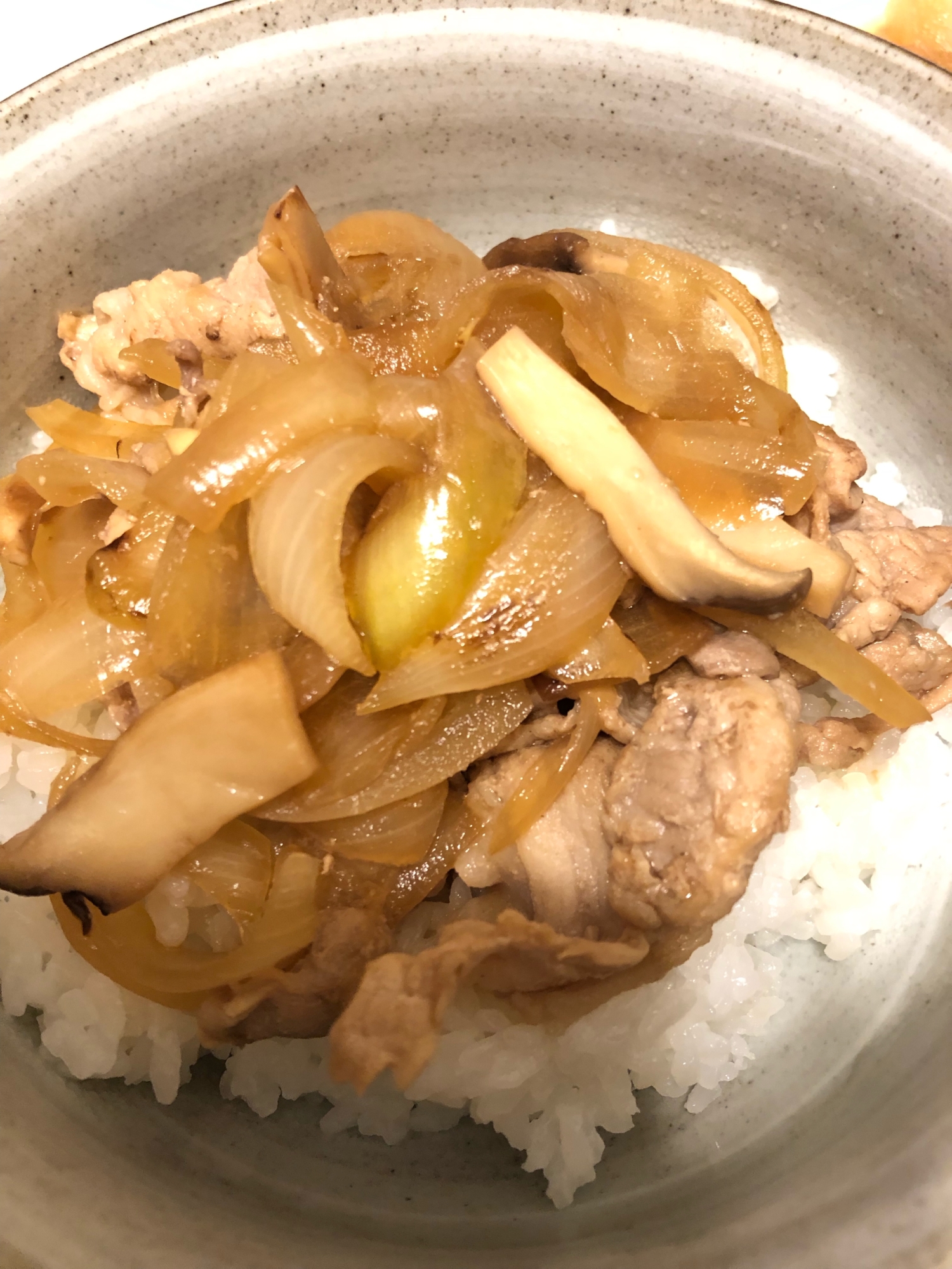 玉ねぎとエリンギの生姜焼き丼