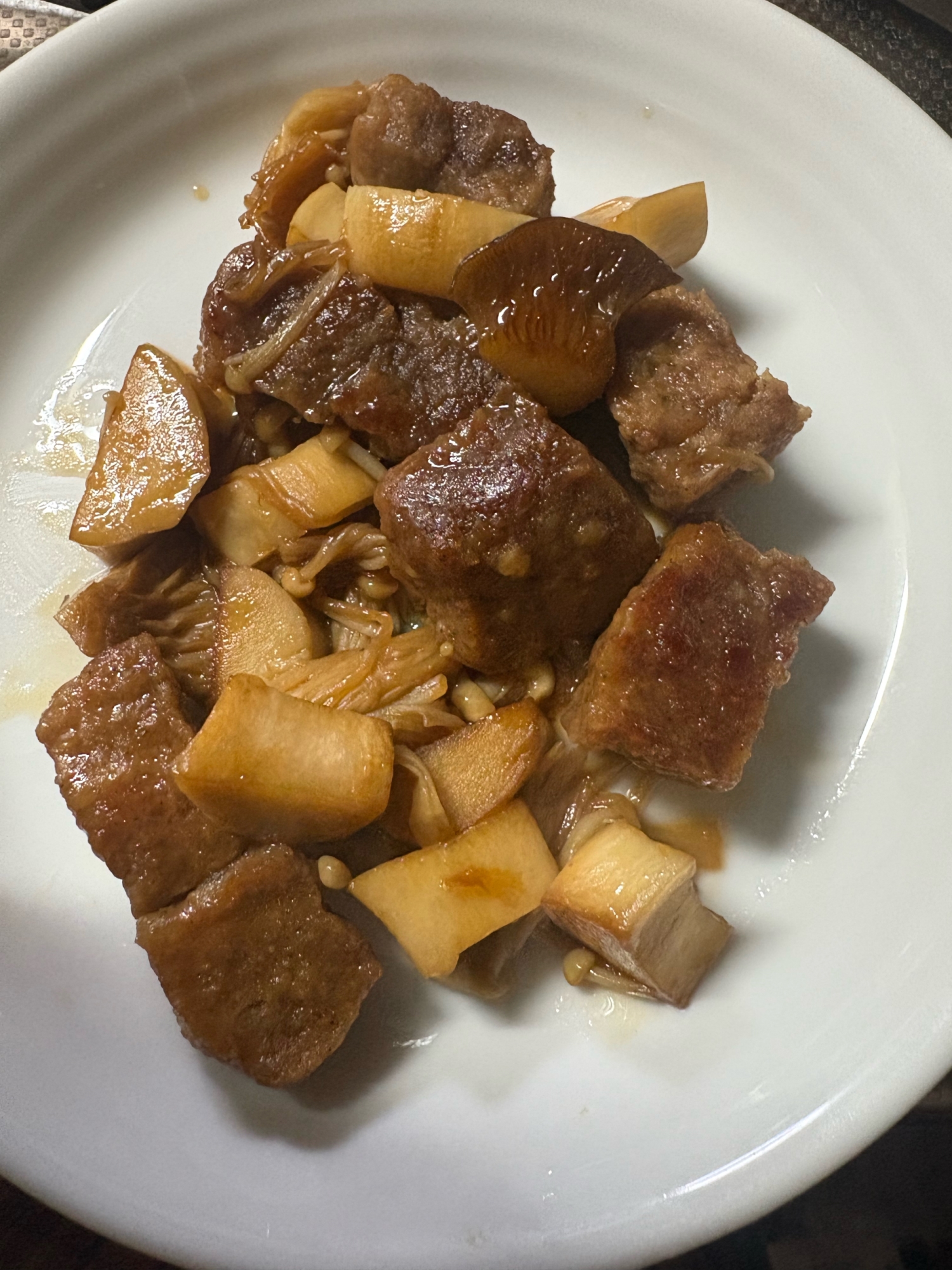 サイコロステーキとキノコ焼き