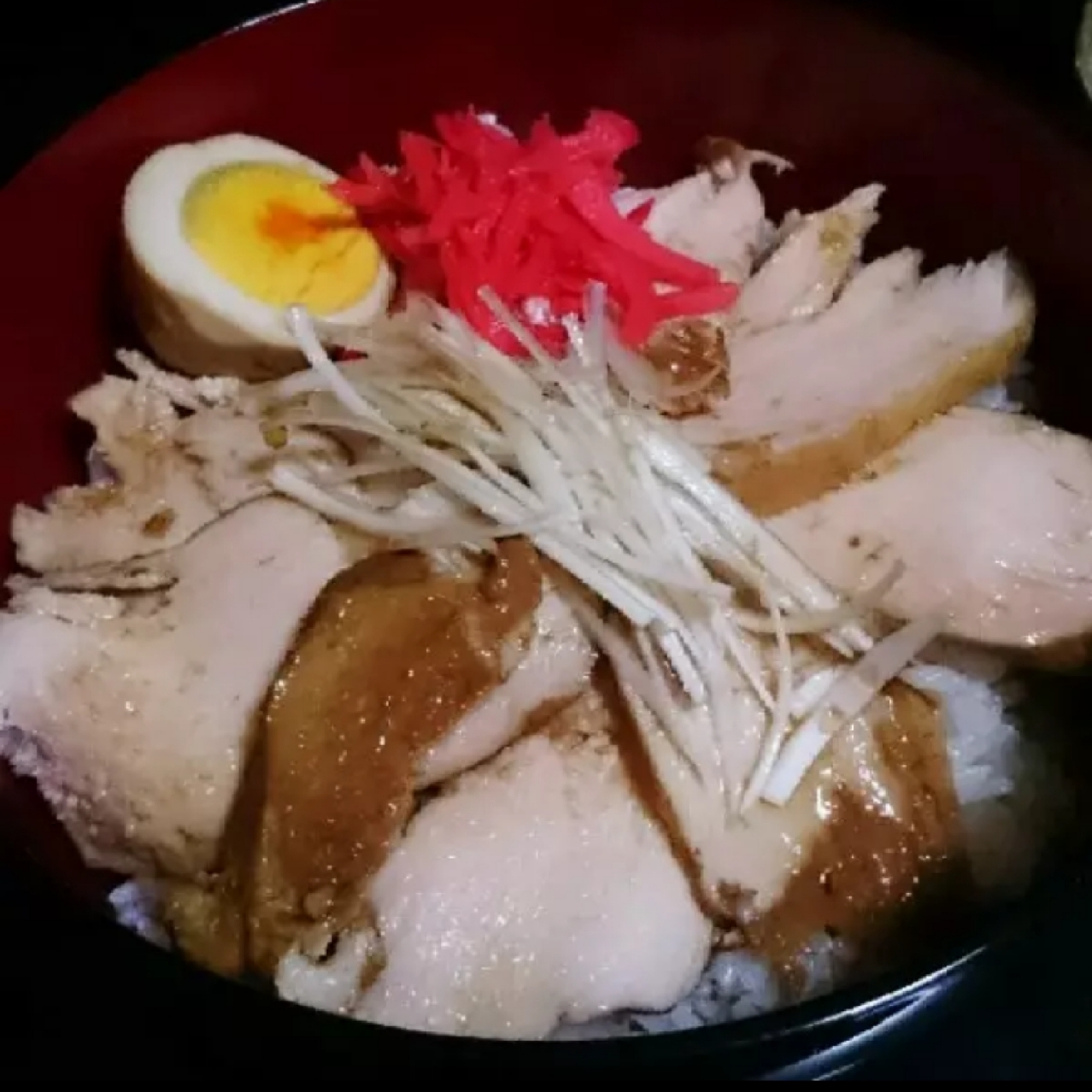 放置で簡単！鶏ムネ肉のチャーシュー丼