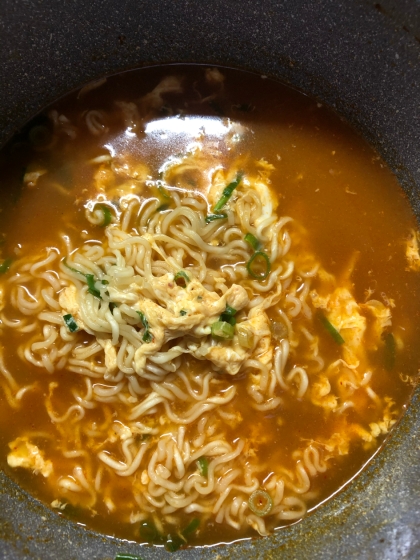 《インスタントラーメンアレンジ》トマたまラーメン