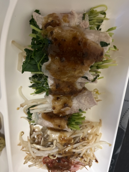 レンジで簡単♡豆苗の豚ロース巻（柚子胡椒ポン酢）