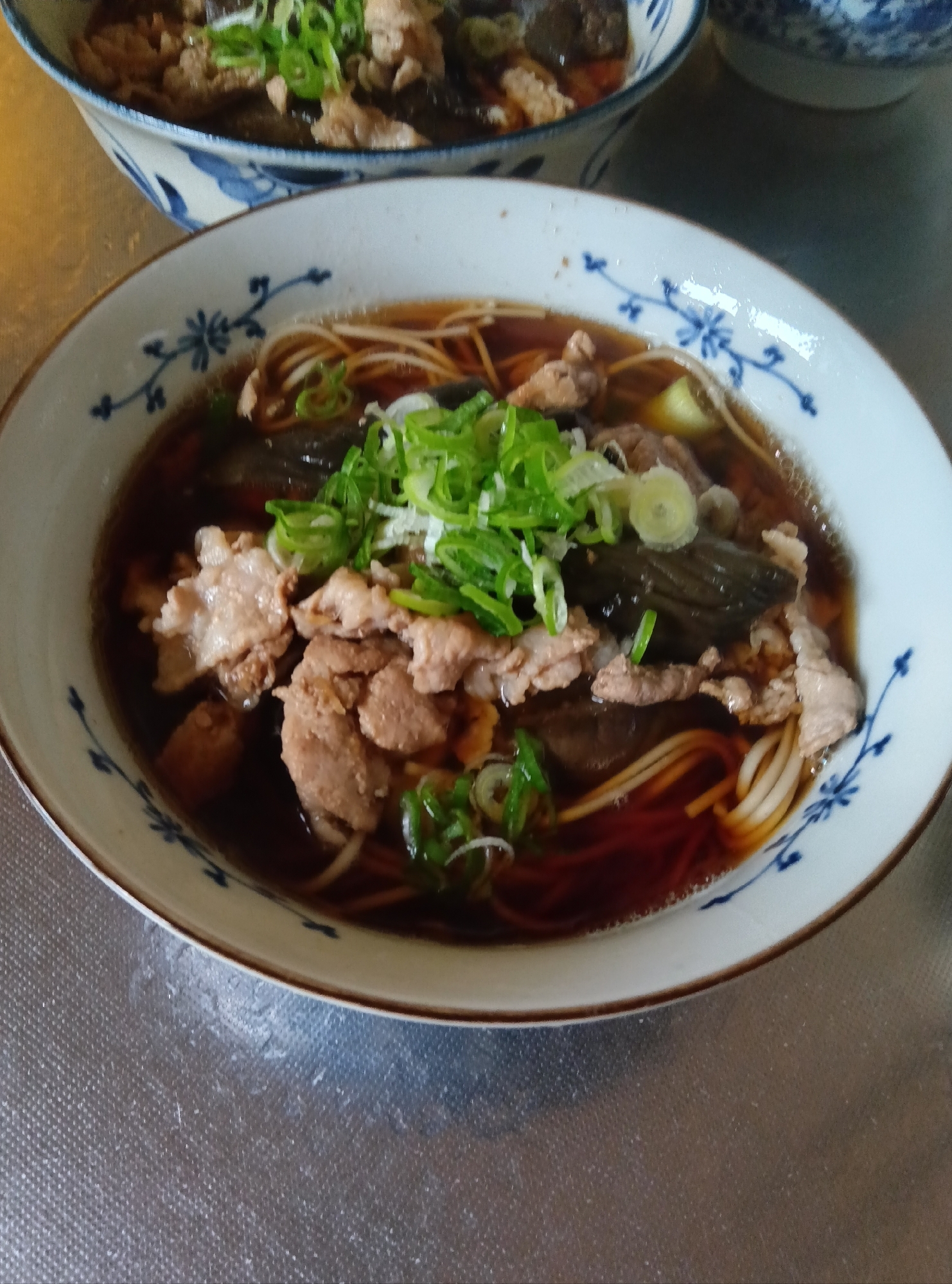 豚肉とナスの温かいお蕎麦