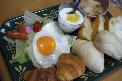 こんばんは・・・・・・
今日の主人の朝食と一緒に・・・・・・・
美味しく頂いてましたよ～～～～
ごちそうさまでした。
(*^_^*)