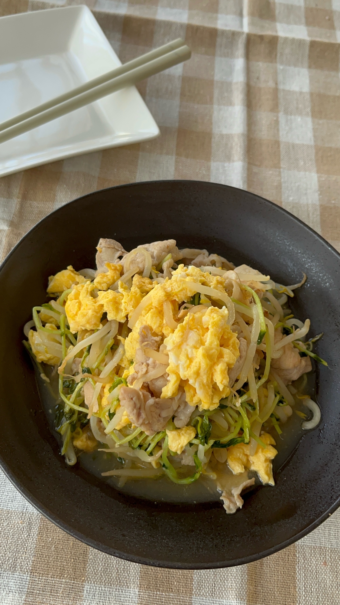 豆苗と豚肉のお酢生姜炒め