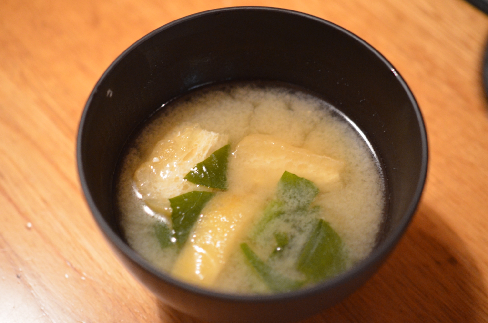 栄養満点！小松菜と油揚げの味噌汁