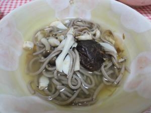 きのこたっぷりなあったか蕎麦