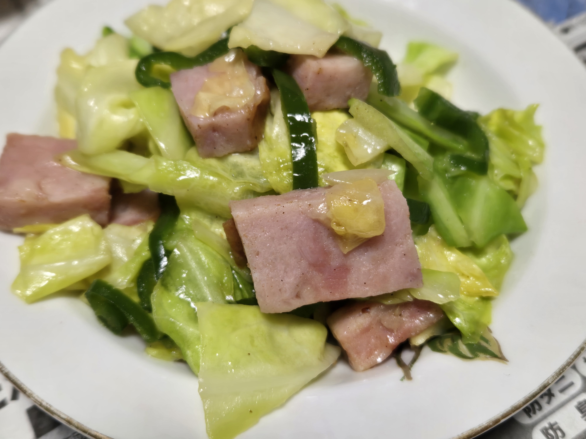 厚切りハムとキャベツのコンソメ炒め