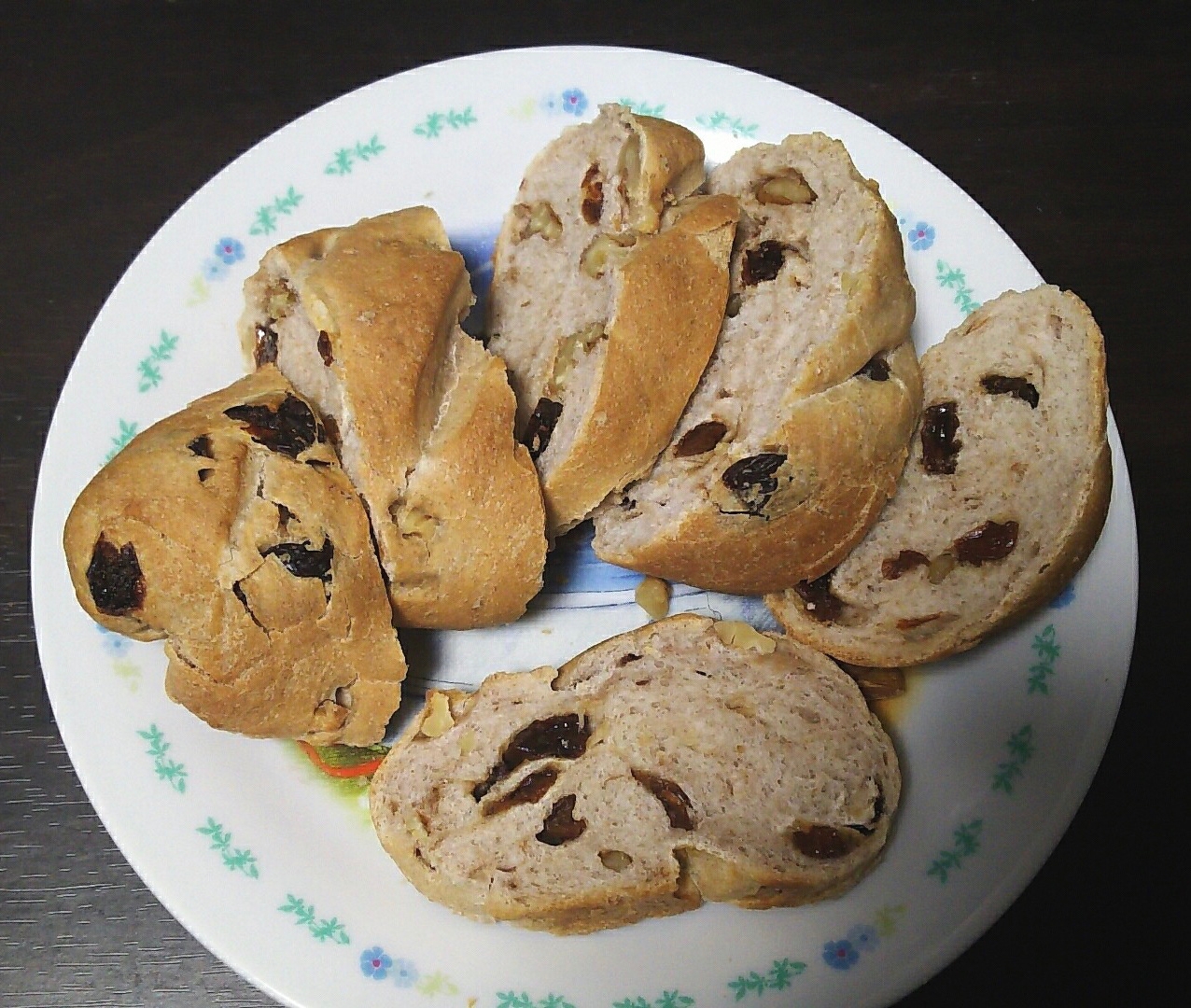 ★簡単★ 胡桃とレーズンのライ麦パン