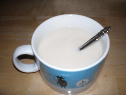 牛乳たっぷりで、ロイヤルミルクティーになりました～。初のほうじ茶ミルクティー美味しかったです。
