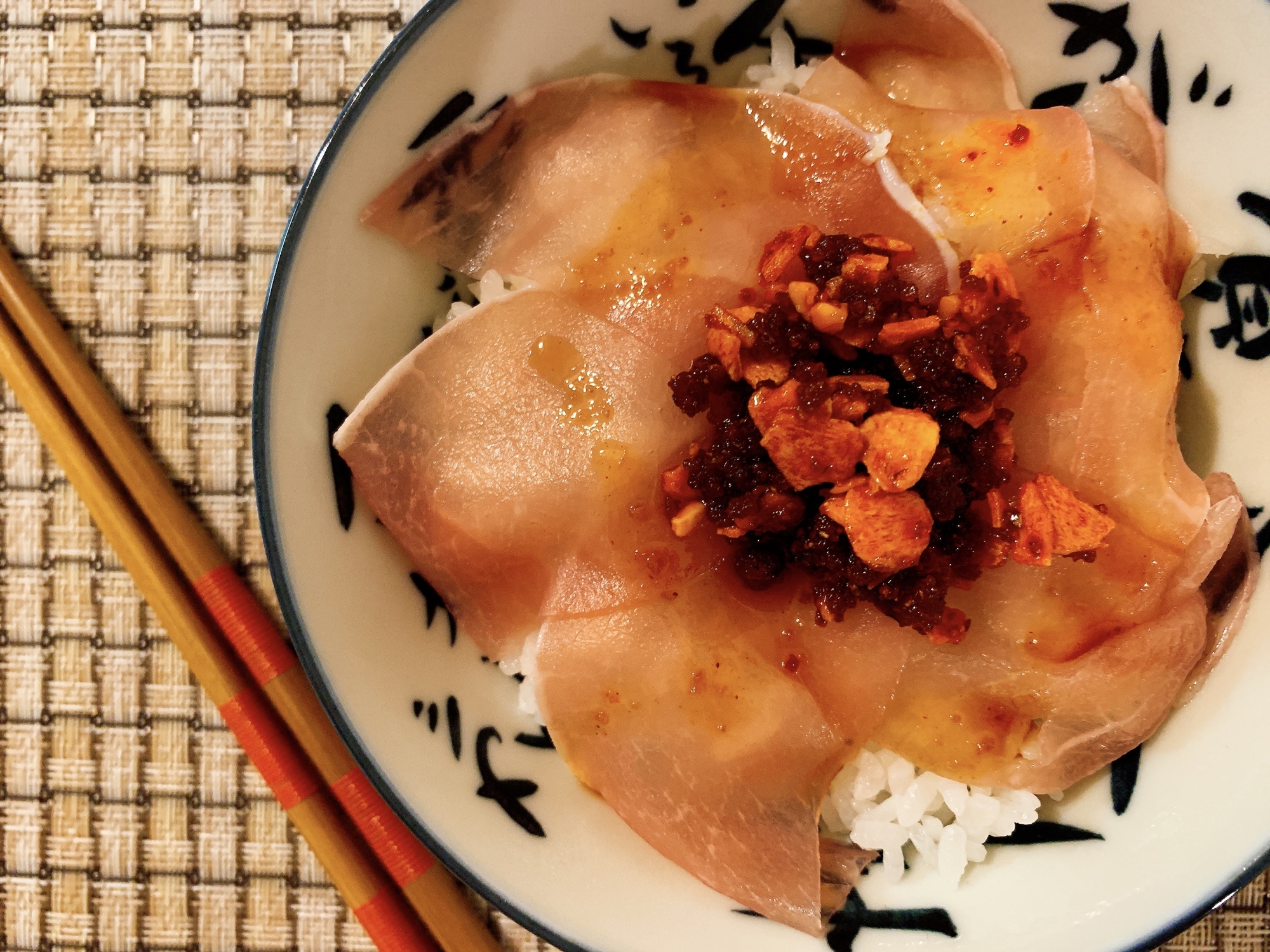 生ハムと食べるラー油で簡単丼！