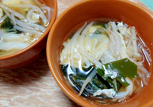 もやしとワカメの玉子入り中華スープ
