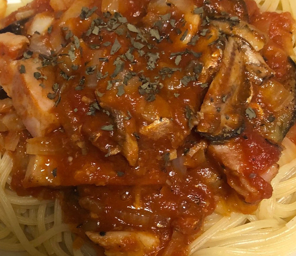 トマトソースパスタ