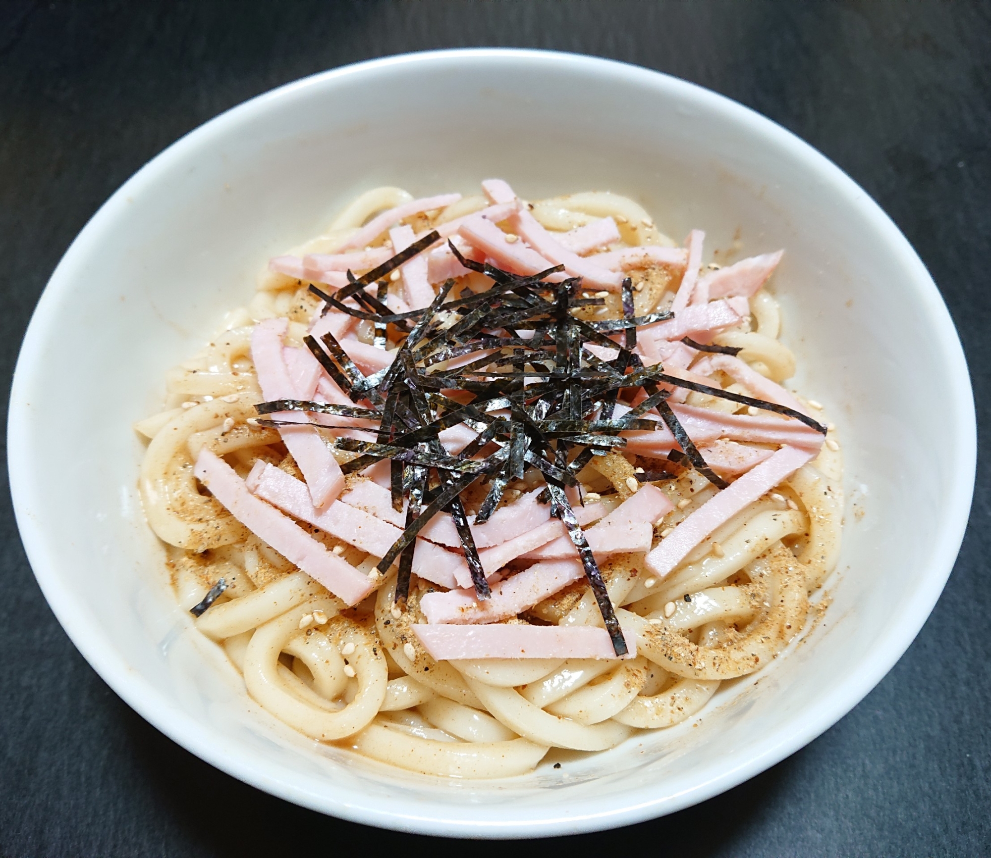 簡単☆きざみハムの冷やし豚骨魚介まぜうどん