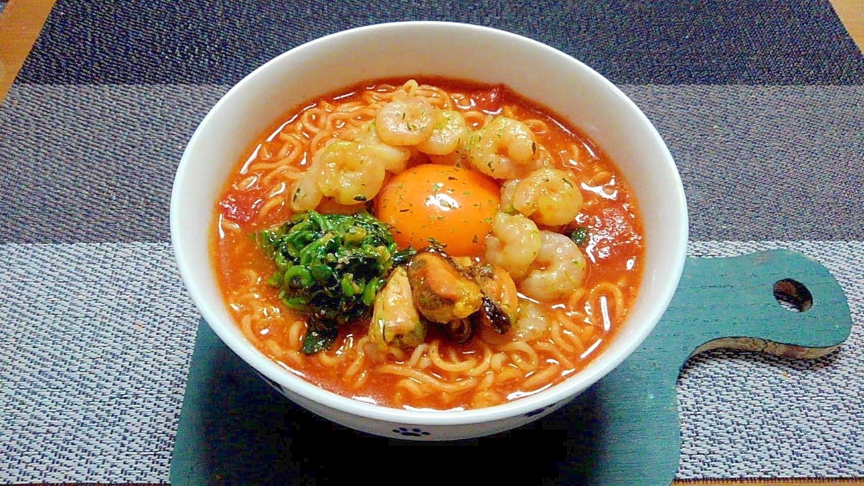 激辛ラーメン×トマト缶で海鮮激辛トマトすり胡麻担々