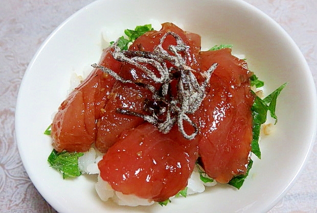 昆布風味が美味しいマグロ漬け丼