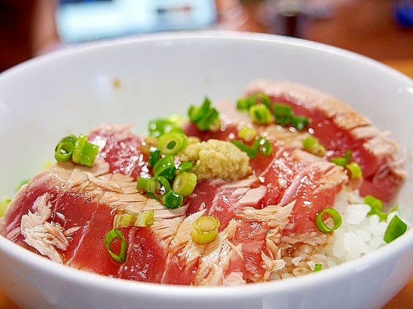 マグロの湯引き丼