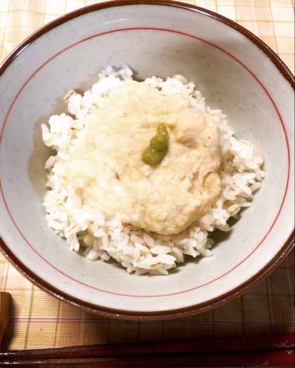 自然薯をもらい、初めてとろろごはんを作ろうと思い、このレシピに出会いました。簡単なのに、それまで食わず嫌いだった私を虜にするレシピでした。ご馳走さまでした♡