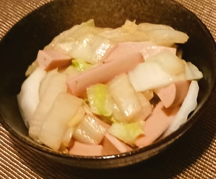 白菜と魚肉ソーセージの簡単炒め