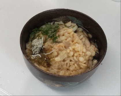 惣菜天ぷらで！　　「とろろ昆布入り天ぷらうどん」