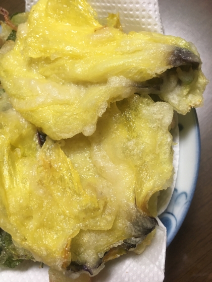 天ぷら粉ではなく小麦粉を使って揚げても美味しいですね。