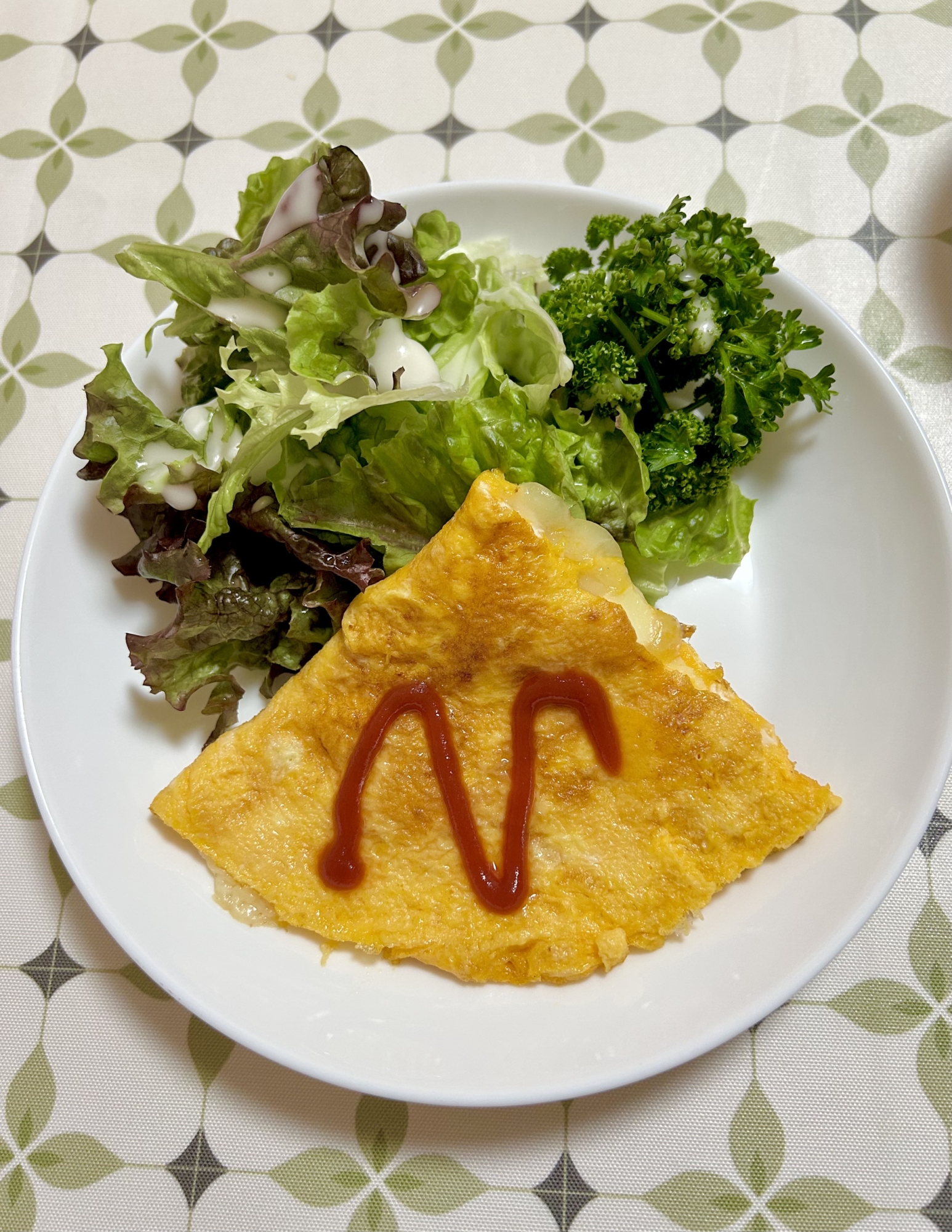 国産Wチーズ入りオムレツ