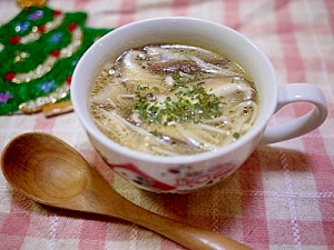 浅漬けの素でウマウマ♪椎茸とえのきの簡単スープ