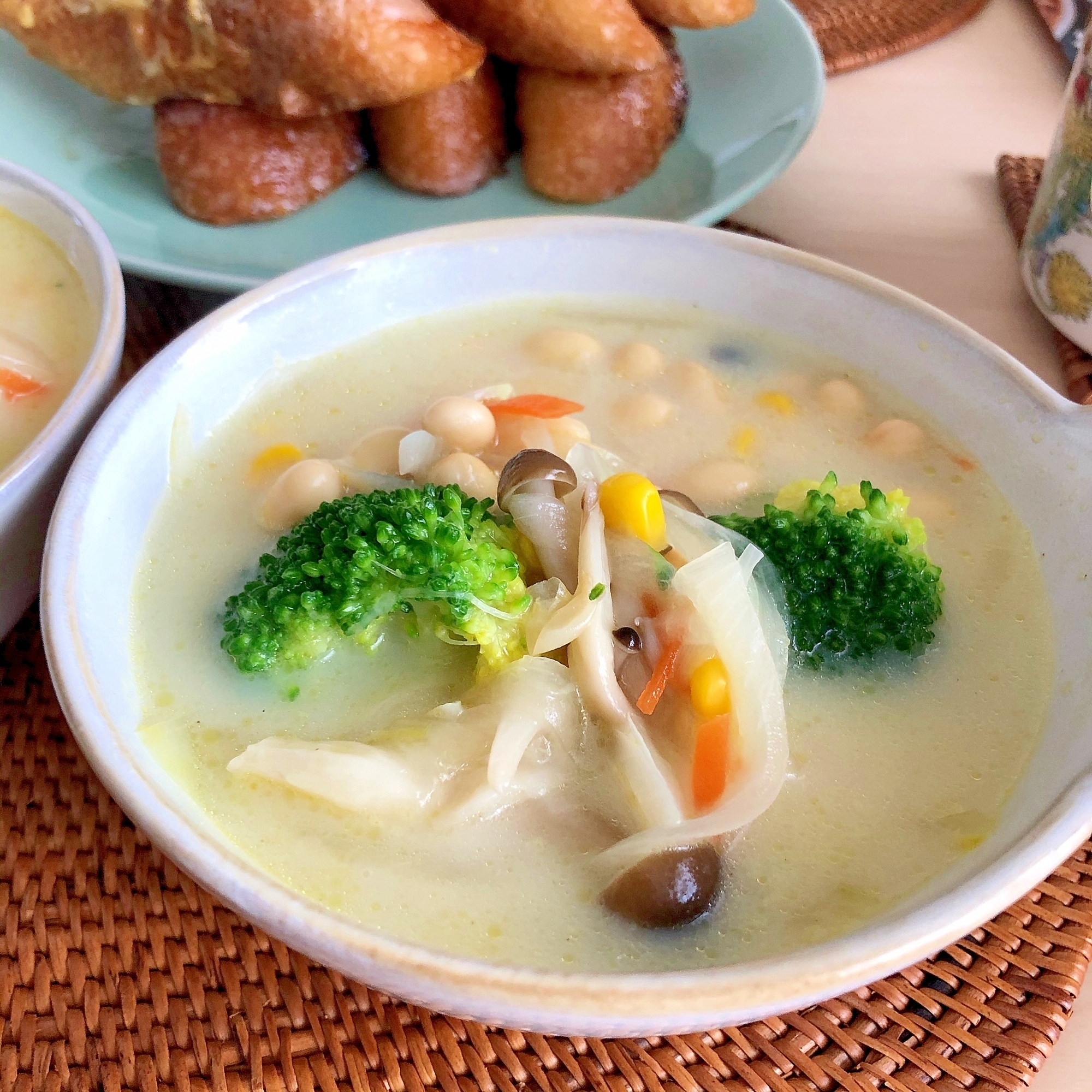 大豆と野菜の豆乳スープ