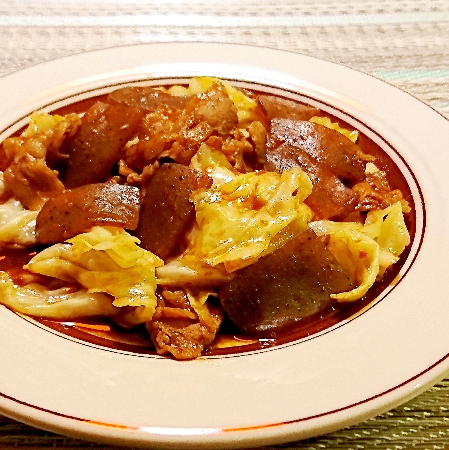 こんにゃくと豚肉ときゃべつのピリ辛味噌炒め