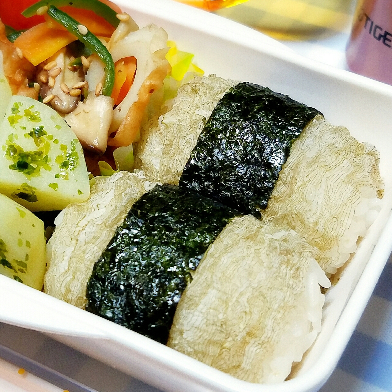 お弁当 俵おにぎりのとろろ昆布巻き レシピ 作り方 By チヅ 楽天レシピ お弁当 俵おにぎりのとろろ昆布巻き レシピ 作り方 By チヅ 楽天レシピ