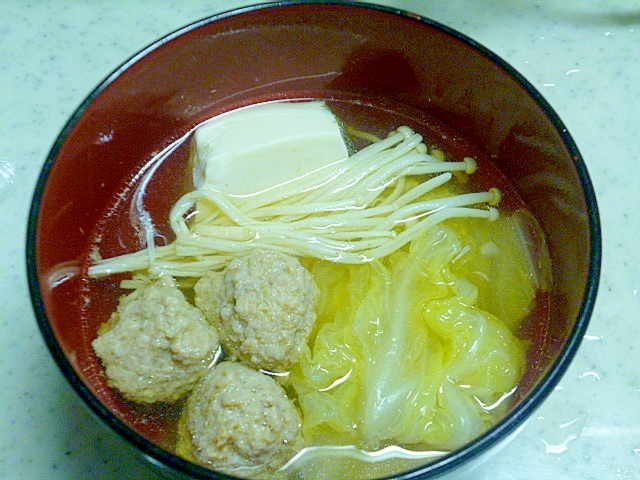 簡単♪手作り肉団子と白菜と豆腐とえのきの和風スープ