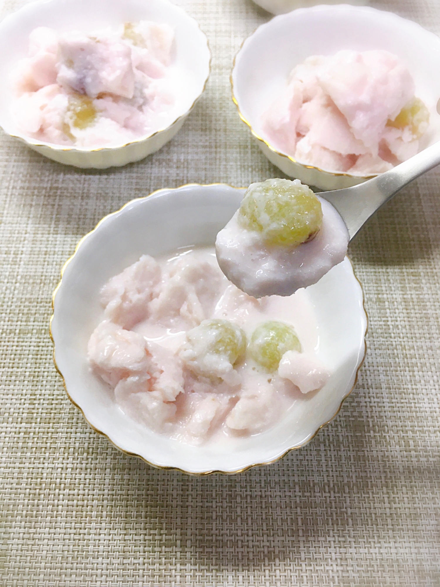 カルピスで簡単 ピオーネシャーベット レシピ 作り方 By ヤスのり子 楽天レシピ カルピスで簡単 ピオーネシャーベット レシピ 作り方 By ヤスのり子 楽天レシピ