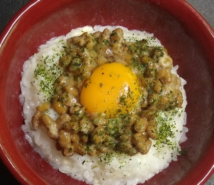 納豆とチーズのフワフワ卵かけご飯