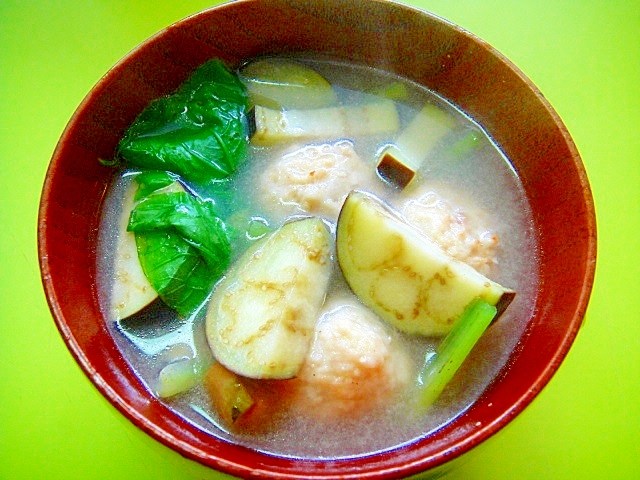 茄子と肉団子小松菜の味噌汁