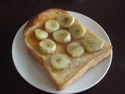 バナナとピーナッツバターのトースト
