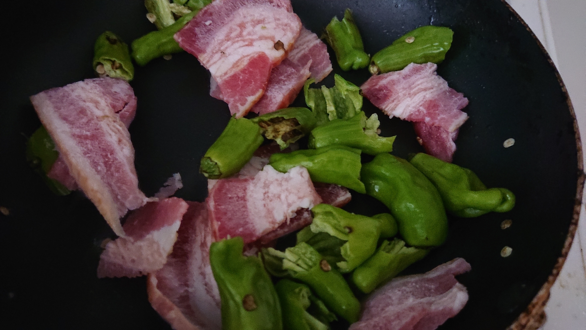 青じそでベーコンとししとうの野菜炒め