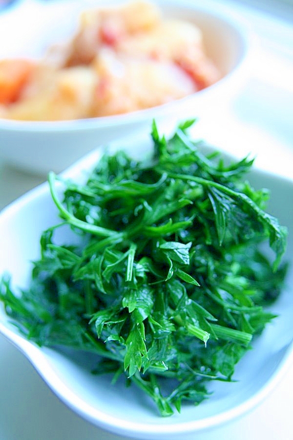 エコ 人参の葉っぱサラダ