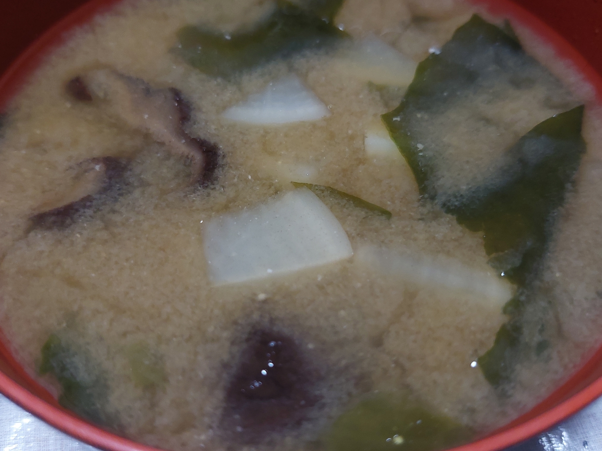 椎茸と大根とワカメのお味噌汁