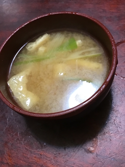 ネギと油揚げと椎茸の味噌汁