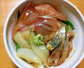 甘めの醤油で海鮮丼