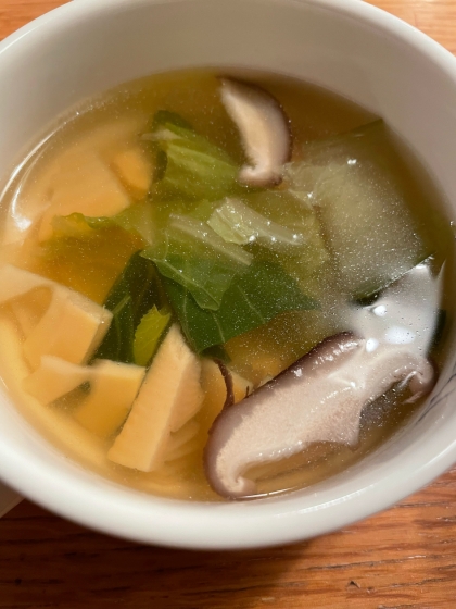 豆苗と椎茸の白だしスープ