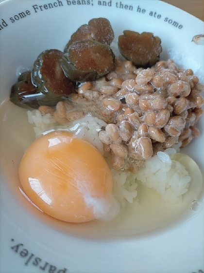 キューちゃんと青海苔と納豆の　卵かけご飯