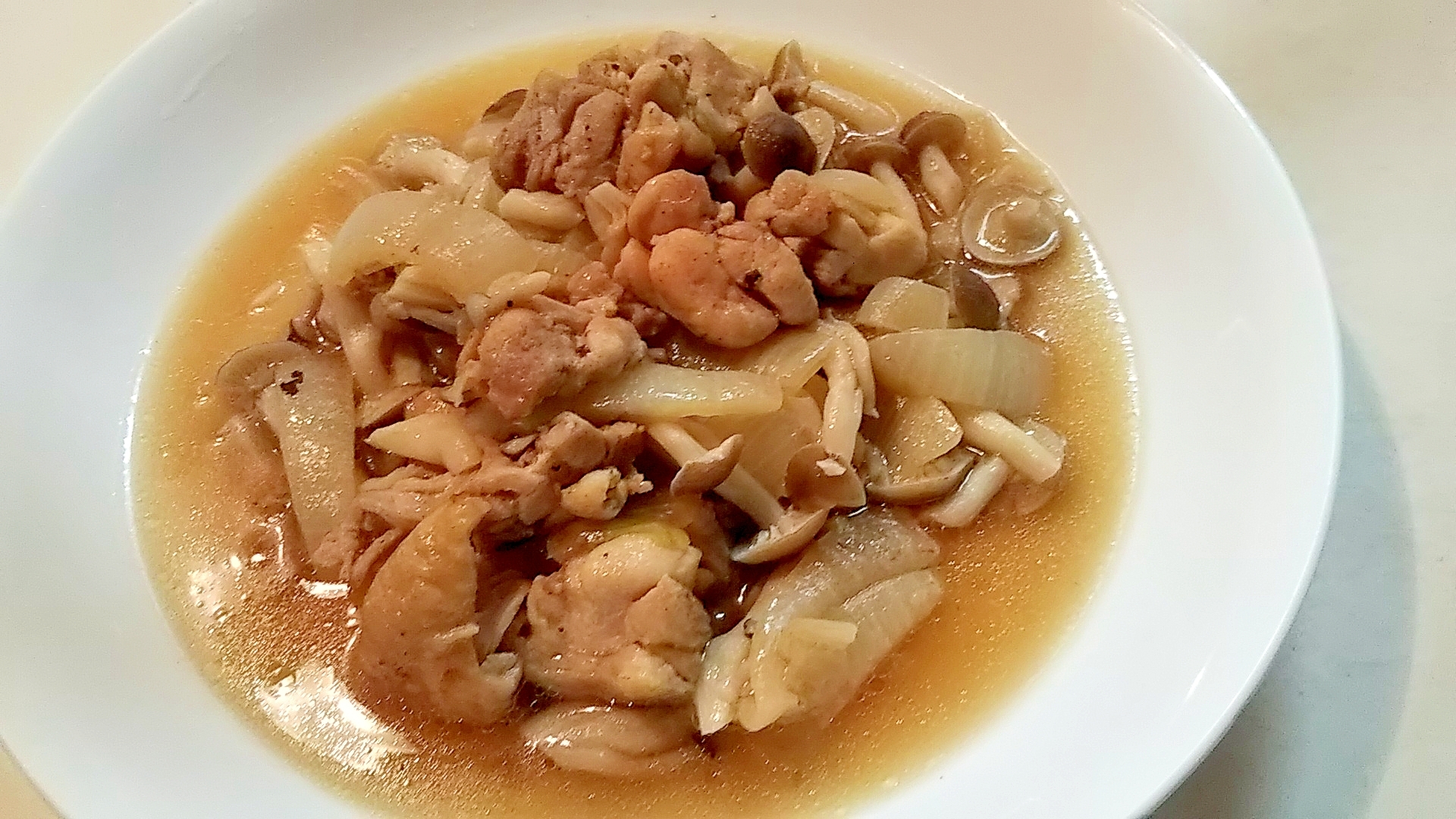 鶏もも・たまねぎ・しめじのビール煮