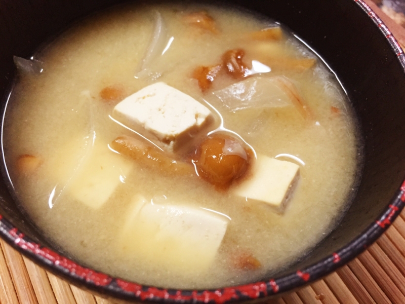 なめこ&玉ねぎ&豆腐の味噌汁